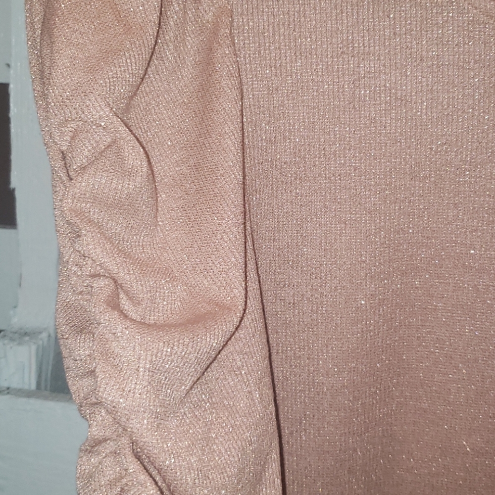 Express Metallic Ruched Puff Sleeve Tee - Picture 5 of 9